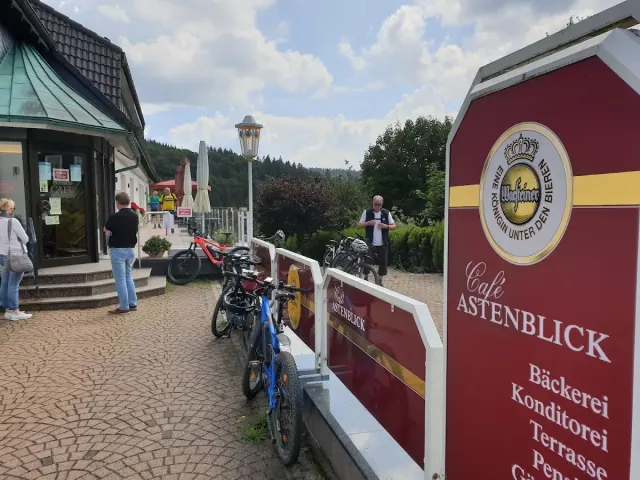 BookNoFees: Café Astenblick Bäckereicafé, Medebach