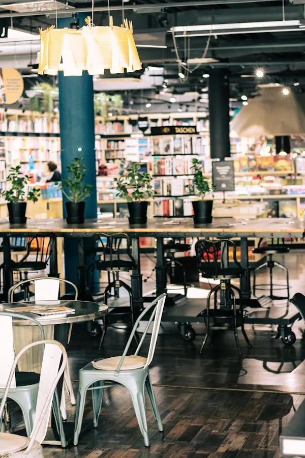 BookNoFees: Kafejnīca – Foxford – Bratislava – Foxford, foto 1