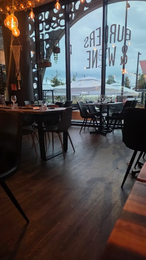 BookNoFees: Restorāns – Burgers & Wine – Helsinki – Burgeri un vīns, foto 1
