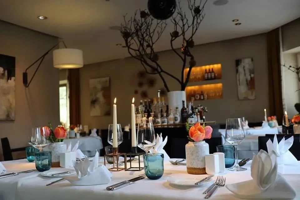 BookNoFees: Restorāns – Thuns Hotel-Restaurant – Werdohl – Tūnas viesnīca-restorāns, foto 1