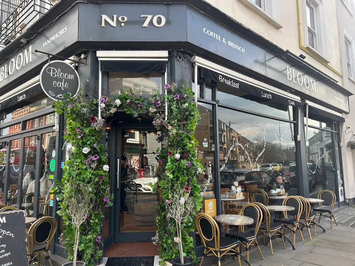 BookNoFees: Kafejnīca – Bloom – London – Ziedēšana, foto 1