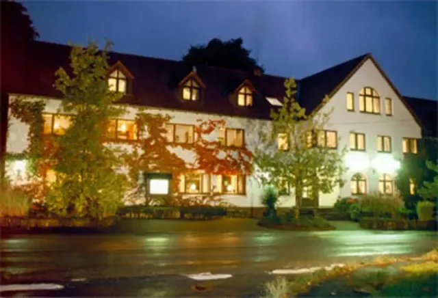 BookNoFees: Restorāns – Hotel-Restaurant Spitze Warte – Rüthen – Viesnīca-restorāns „Spitze Warte“, foto 3