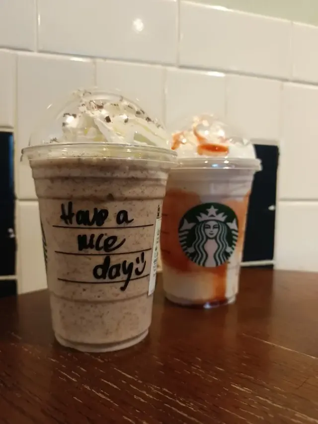 BookNoFees: Kafejnīca – Starbucks – Dublin – Starbucks, foto 2