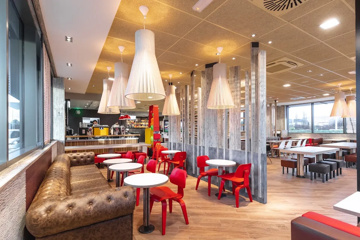 BookNoFees: Uzkodu bārs – McDonald's – Zagreb – „McDonald's“, foto 1