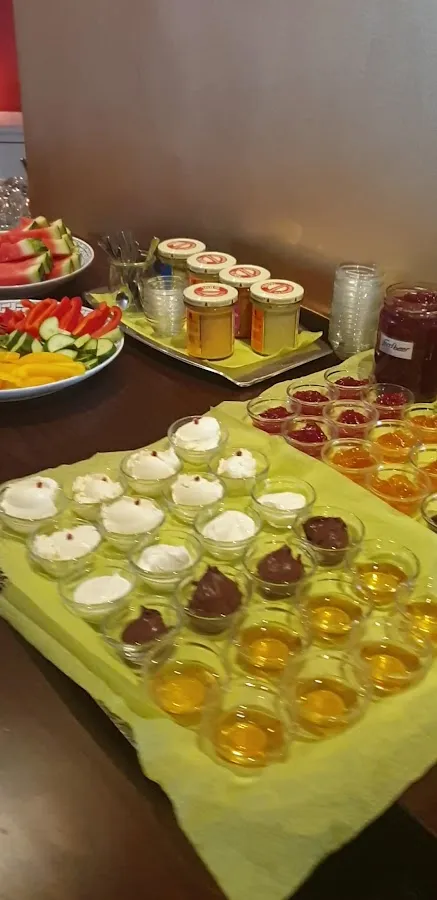 BookNoFees: Restorāns – Café Erste Sahne & Die Eisdiele – Herdecke – Kafejnīca „Erste Sahne“ un saldējuma veikals, foto 3