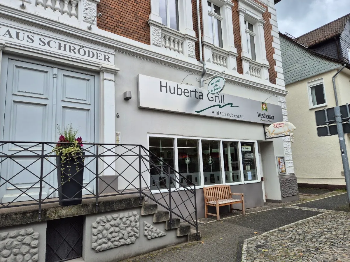 BookNoFees: Uzkodu bārs – Huberta-Grill – Brilon – Huberta-Grill, foto 1