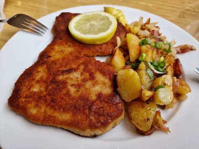 BookNoFees: Uzkodu bārs – Huberta-Grill – Brilon – Huberta-Grill, foto 3