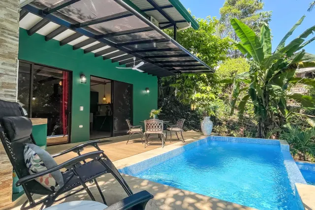 BookNoFees: brīvdienu māja, QUEPOS MANUEL ANTONIO – Brīnišķīga māja ar bezmalas baseinu