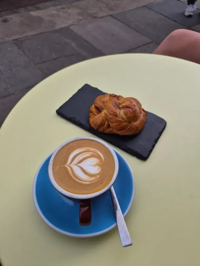 BookNoFees: Kafejnīca – Brothers Bakery – London – „Brothers“ maizes ceptuve, foto 2