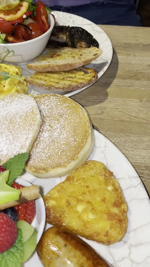 BookNoFees: Kafejnīca – Dobar – London – Labi, foto 3