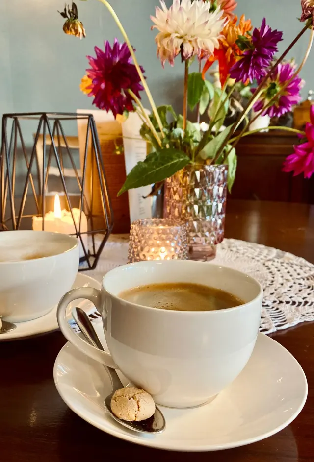 BookNoFees: Kafejnīca – Café Buuck – Rüthen – Grāmata par kafiju, foto 3