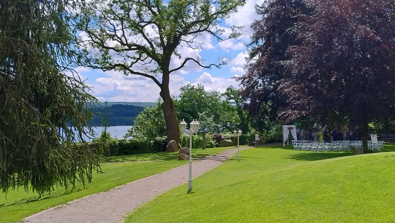 BookNoFees: Restorāns – Haus Delecke – Möhnesee-Delecke – Delecke nams, foto 1