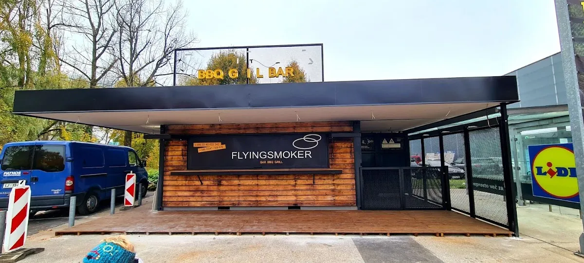 BookNoFees: Uzkodu bārs – Flying Smoker BBQ Grill – Ljubljana – „Flying Smoker“ grils, foto 1