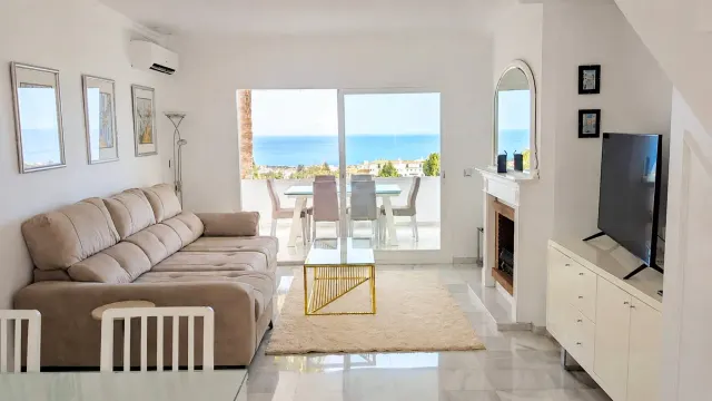 BookNoFees: Plaši divlīmeņu dzīvokļi ar panorāmas skatu uz jūru – Mijas