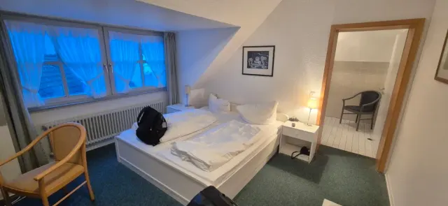 BookNoFees: Restorāns – Alte Linden – Altena – Vecās liepas, foto 3