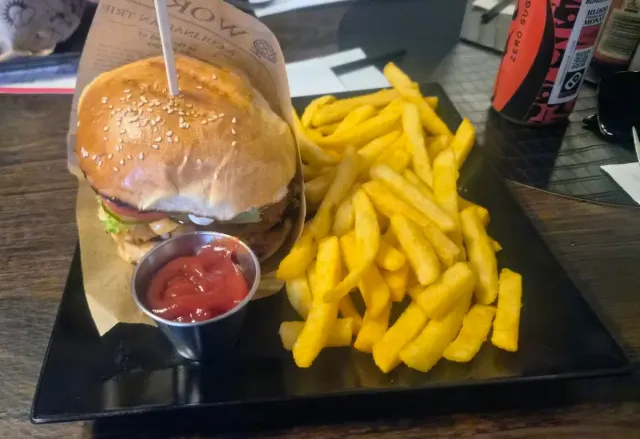 BookNoFees: Restorāns – Crunchy Burger – Fröndenberg – Kraukšķīgais burgers, foto 2