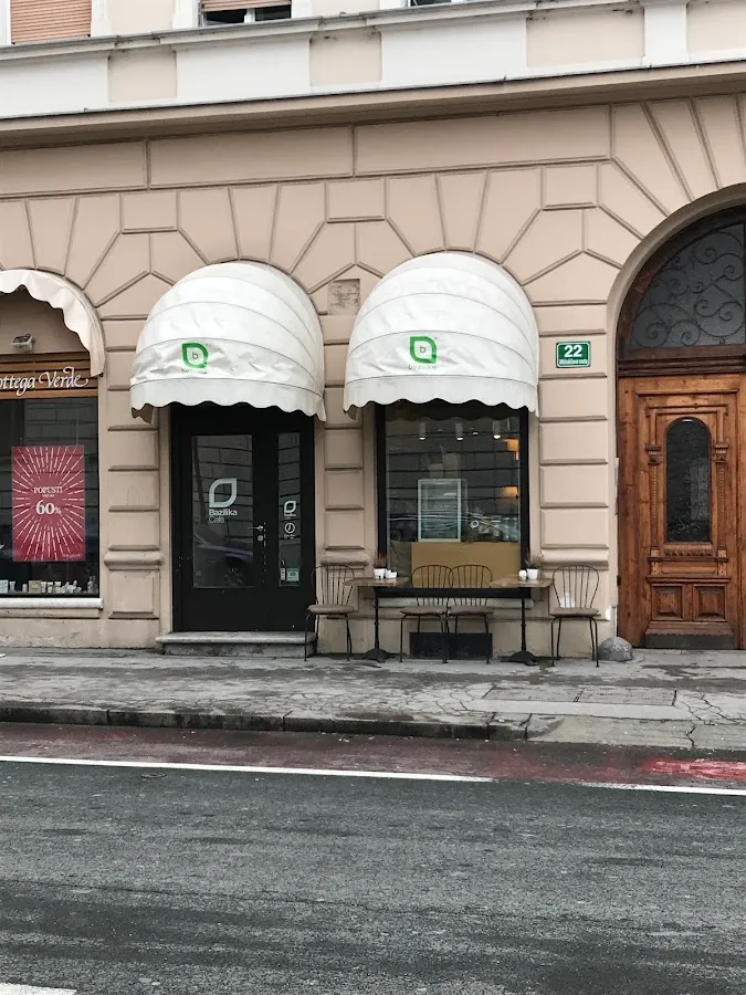 BookNoFees: Kafejnīca – Bazilika Café – Ljubljana – Bazilika Café, foto 1