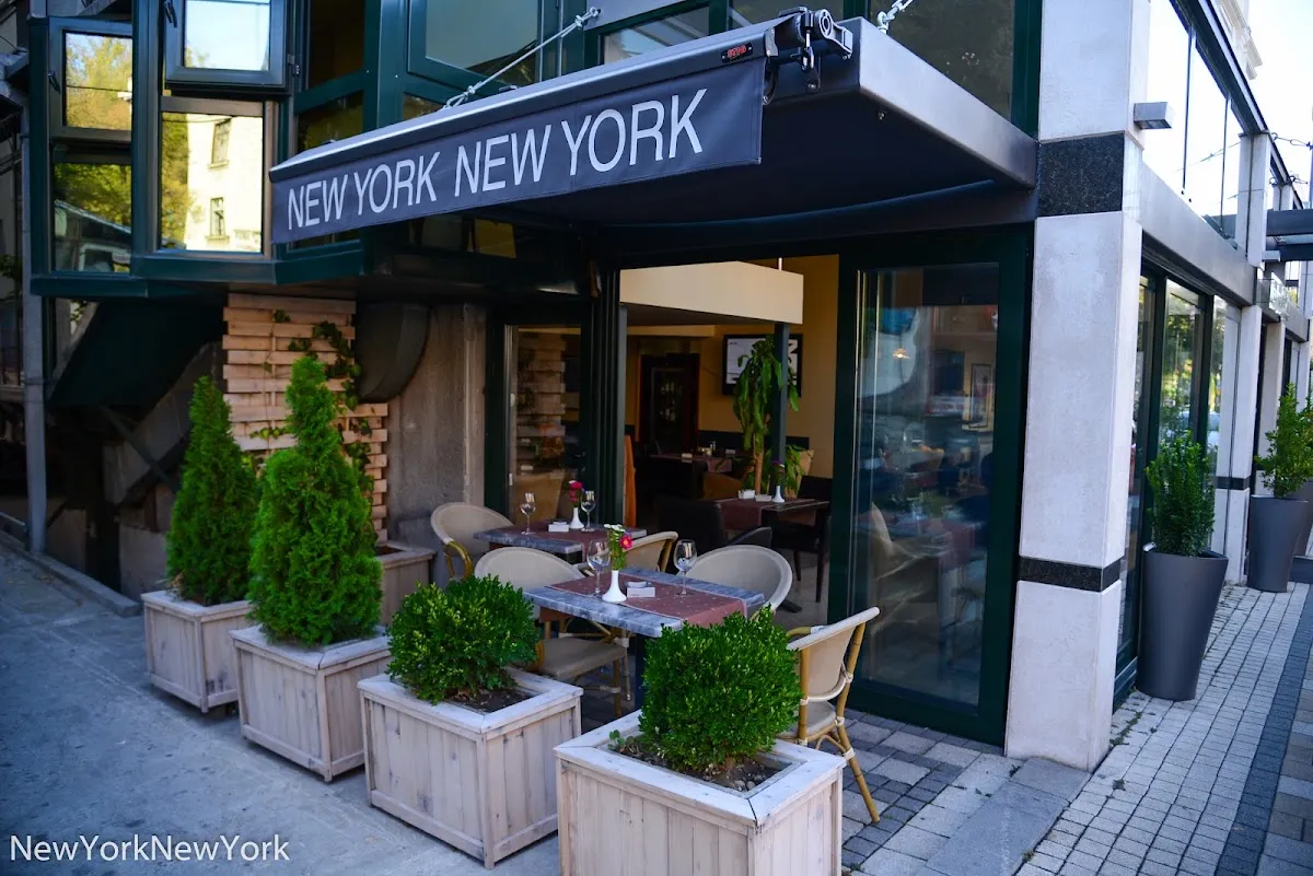 BookNoFees: Restorāns – NewYork NewYork – Belgrade – NewYork NewYork, foto 1