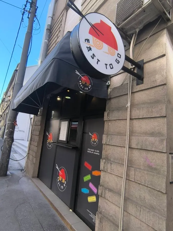 BookNoFees: Uzkodu bārs – East to Go – Belgrade – East to Go, foto 1