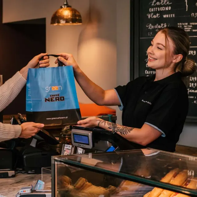 BookNoFees: Kafejnīca – Caffè Nero – Warsaw – Caffè Nero, foto 2