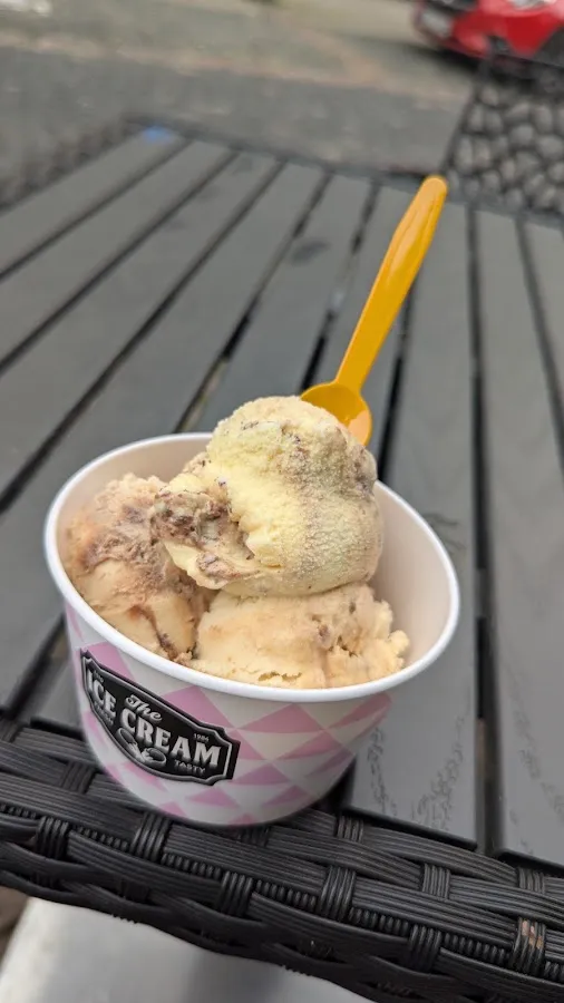 BookNoFees: Saldējums – Eiscafe Cortina – Hilchenbach – Kafejnīca „Cortina“, foto 2
