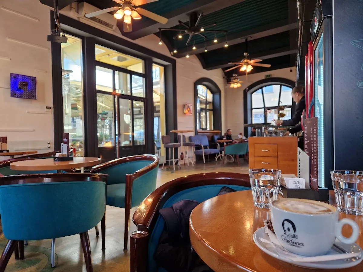 BookNoFees: Kafejnīca – Cafe Monet – Ljubljana – Kafejnīca „Monet“, foto 1