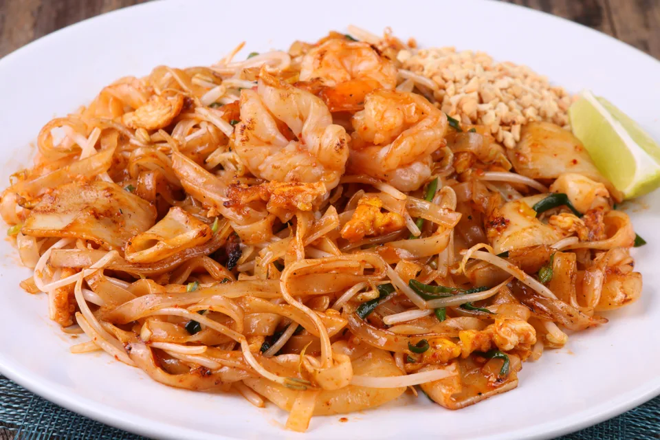 BookNoFees: Piemēra fotoattēls: Pad Thai nūdeles ar garnelēm